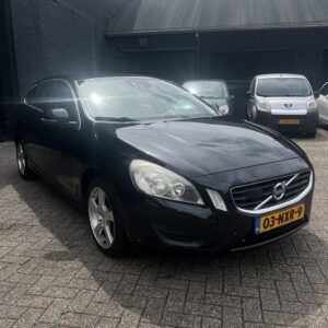 Volvo v60 2.0 D3 Momentum  03-NXR-9
