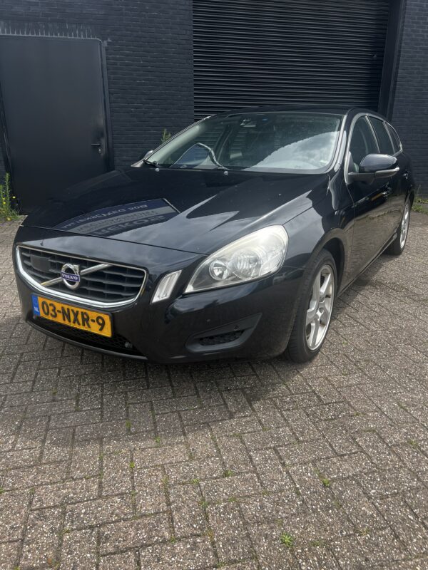 Volvo v60 2.0 D3 Momentum  03-NXR-9 - Afbeelding 2