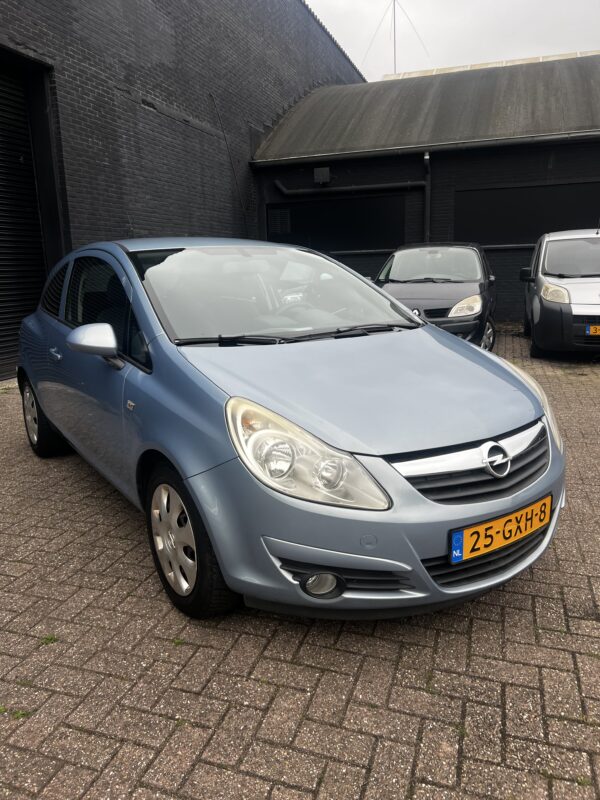 Opel Corsa 1.4 16v Executive 25-GXH-8