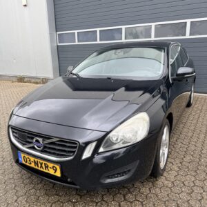 Volvo v60 2.0 D3 Momentum  03-NXR-9